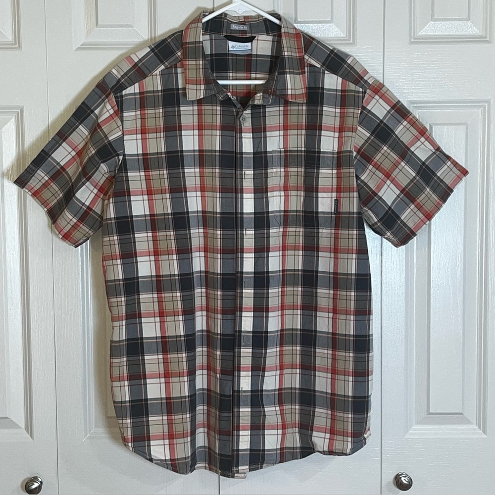 Columbia Men’s Plaid Short Sleeve Button Up Shirt Size Large Regular Fit